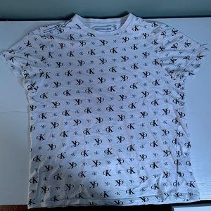 Calvin Clein jeans black and white small short Tee